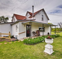 Victoria Farmhouse w/ Deck - Walk to Cathedral - Accommodation Rooms