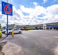 Motel 6 Anniston - Accommodation Rooms