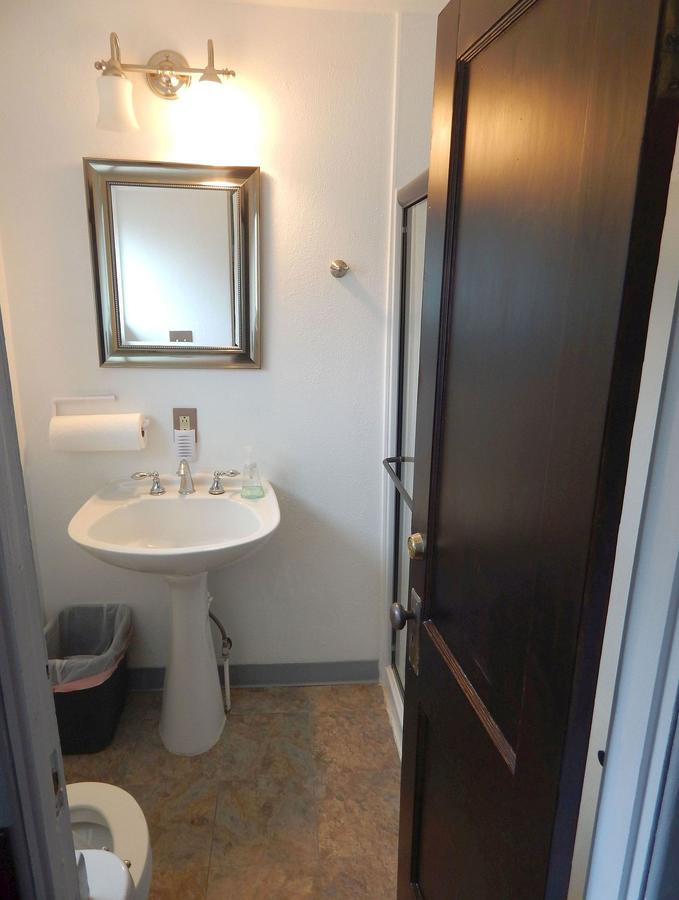 Billie's Backpackers Hostel - thumb 23