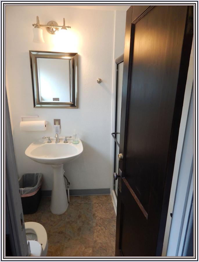 Billie's Backpackers Hostel - thumb 9