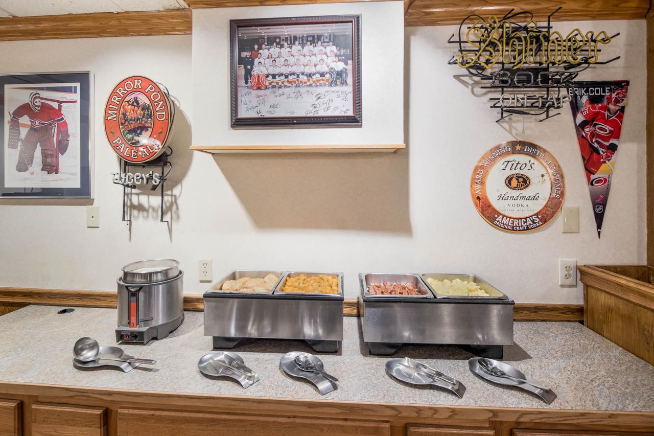 Clarion Hotel & Suites - thumb 17