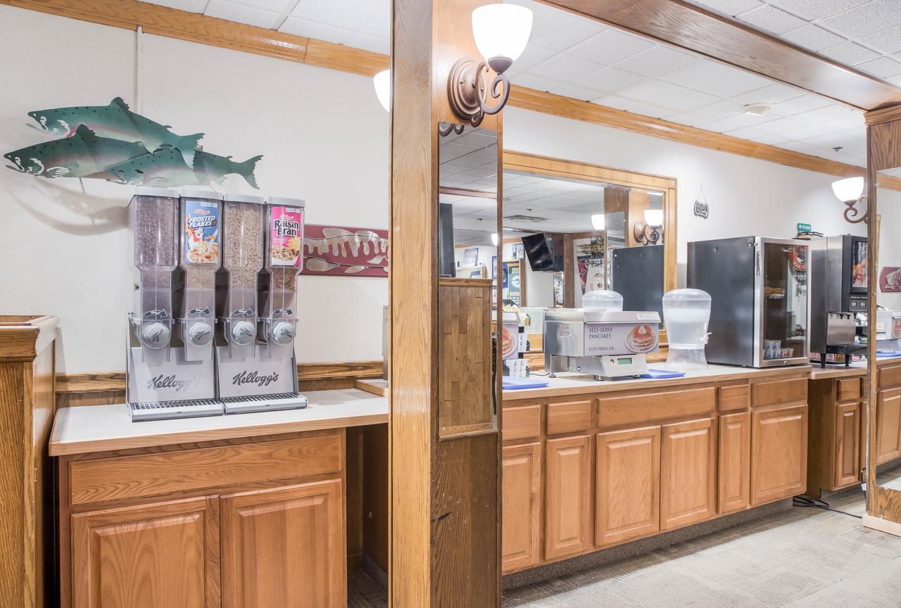 Clarion Hotel & Suites - thumb 14