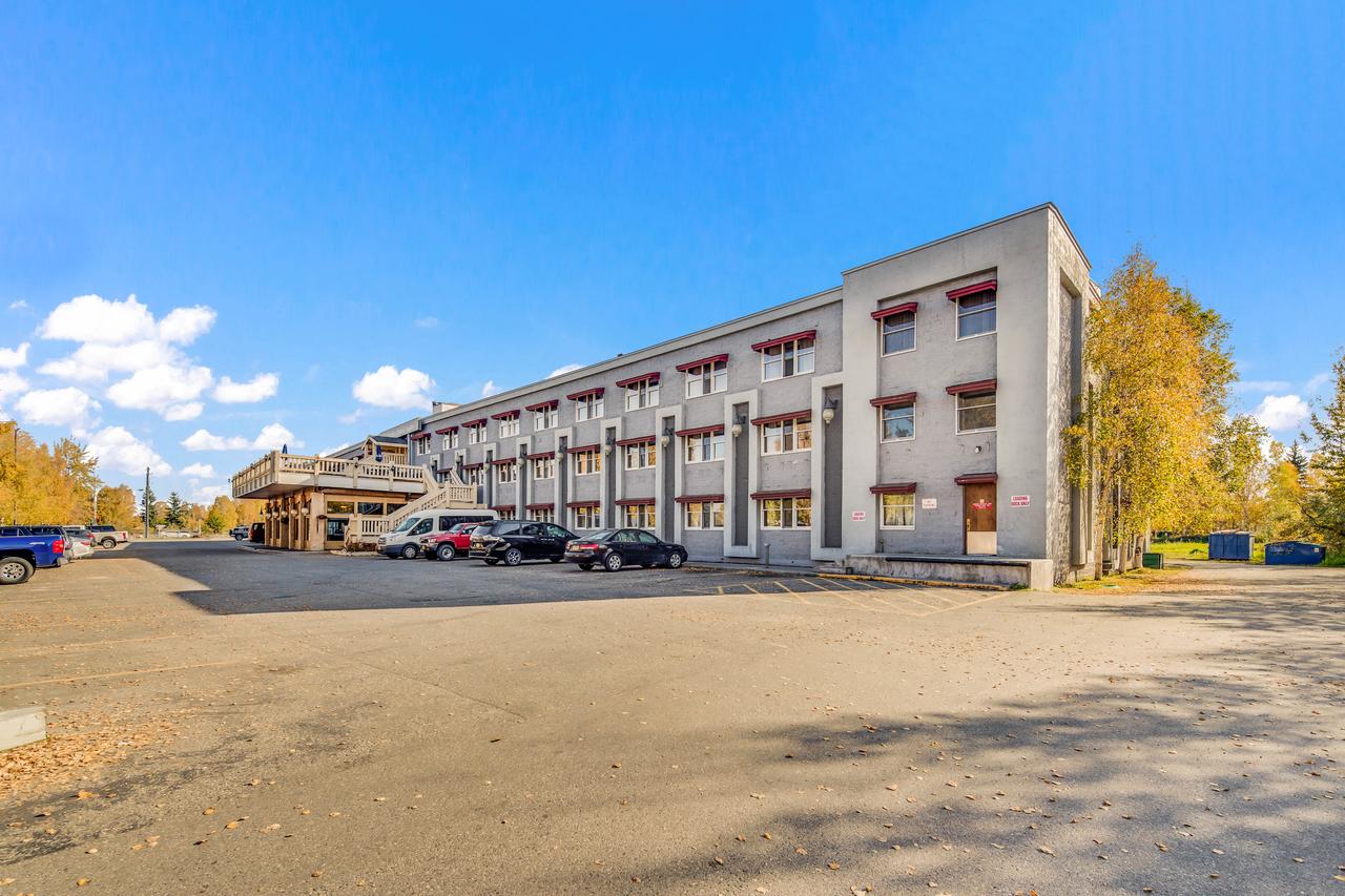 Clarion Hotel & Suites - thumb 12