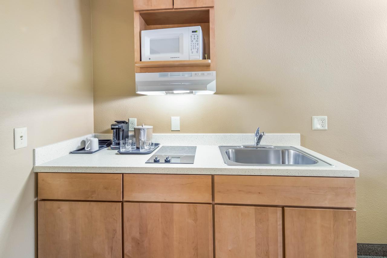 Clarion Hotel & Suites - thumb 27