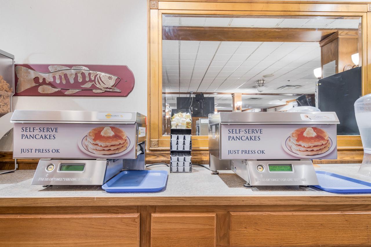 Clarion Hotel & Suites - thumb 15