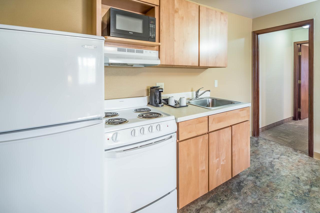 Clarion Hotel & Suites - thumb 3