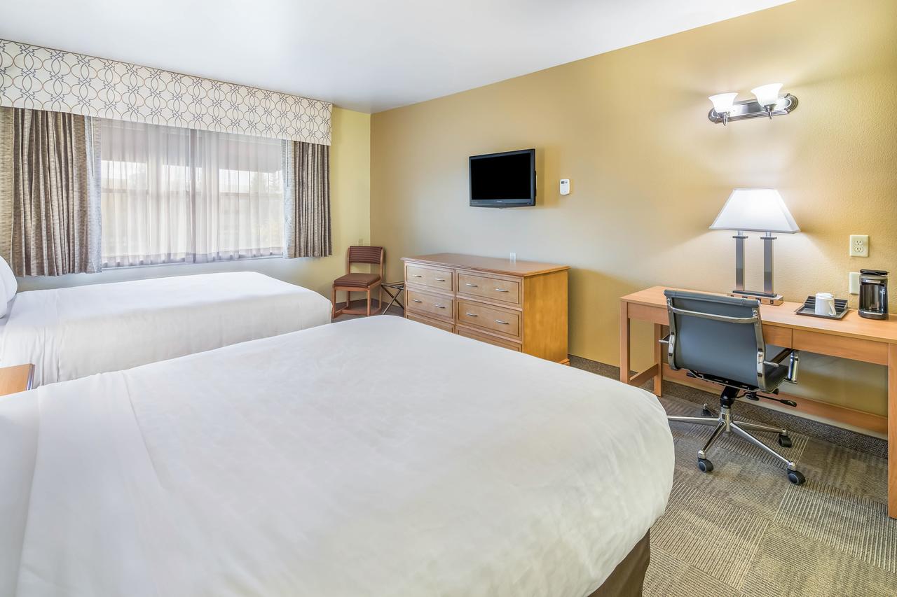 Clarion Hotel & Suites - thumb 25