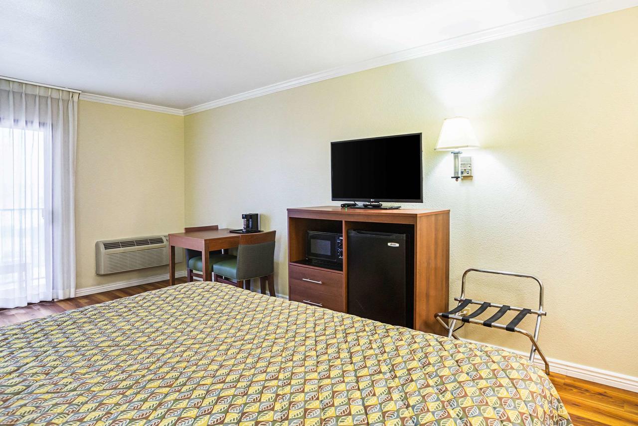 Rodeway Inn & Suites Lake Havasu City - thumb 24