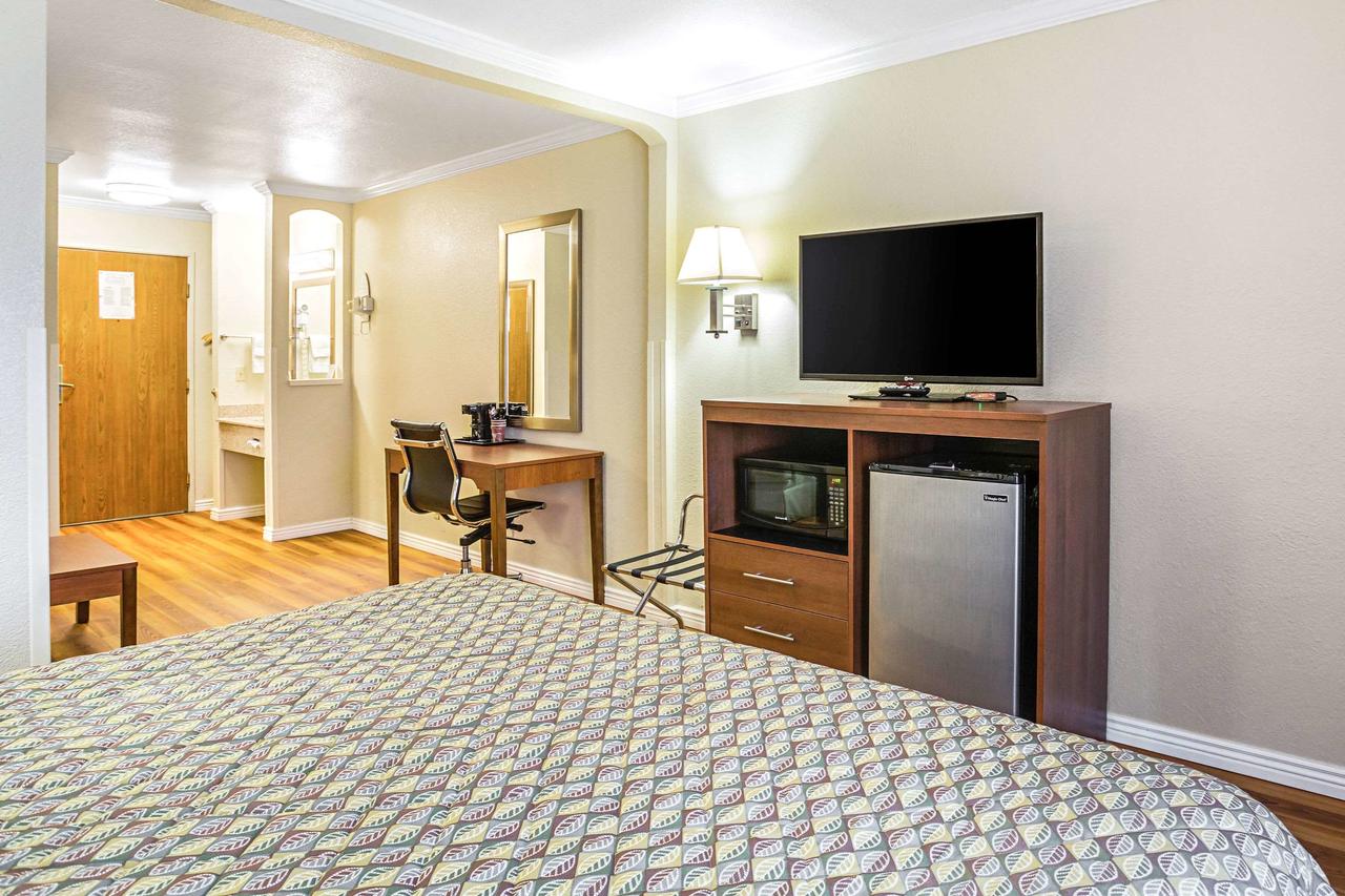 Rodeway Inn & Suites Lake Havasu City - thumb 28