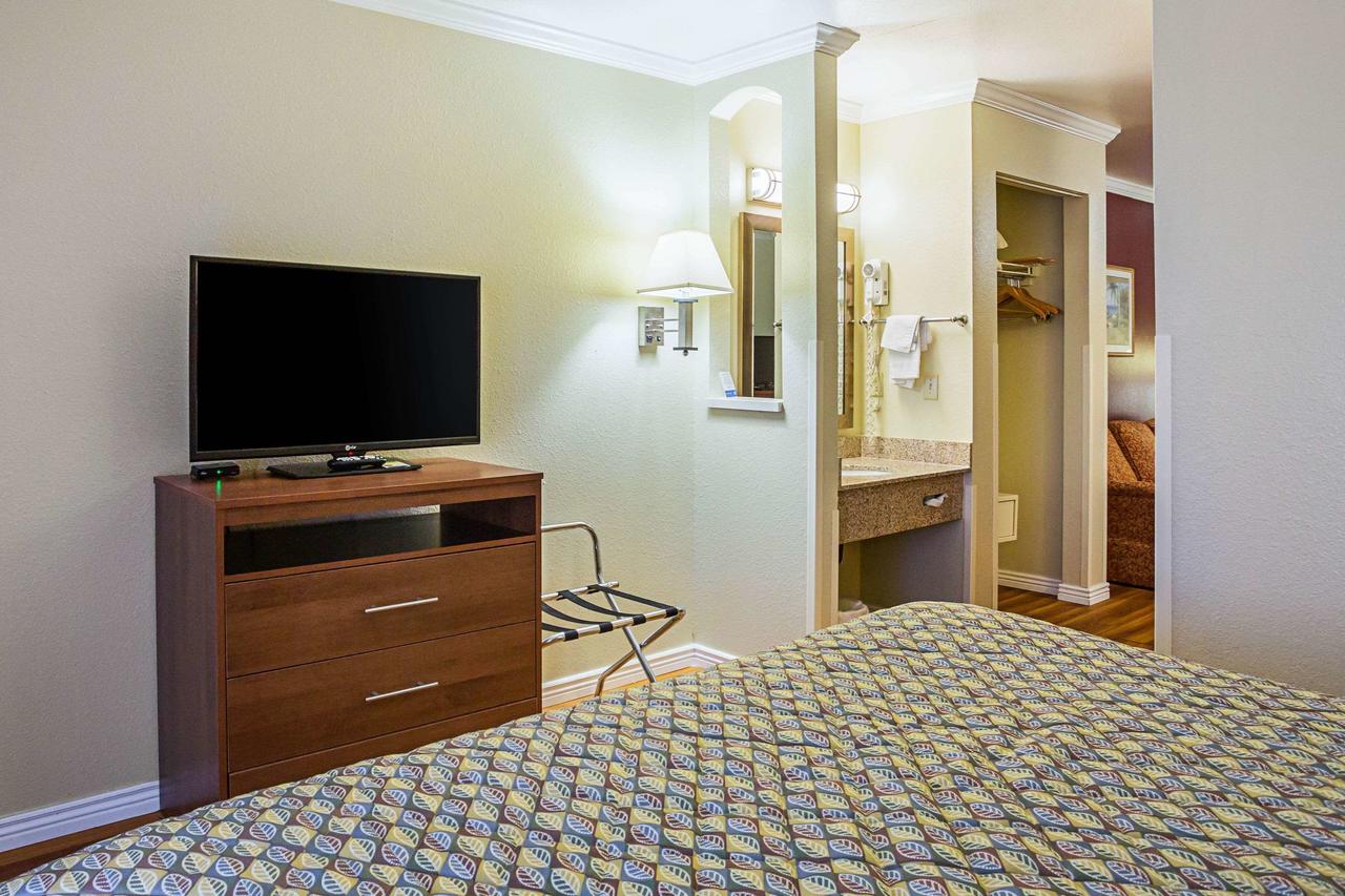 Rodeway Inn & Suites Lake Havasu City - thumb 20