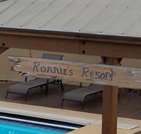 Ronnie's Resort - Accommodation Rooms