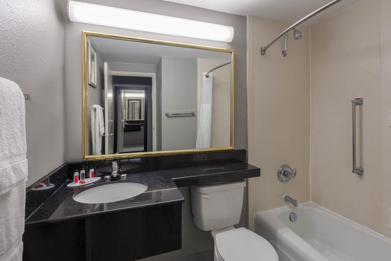 Ramada By Wyndham Texarkana - thumb 7