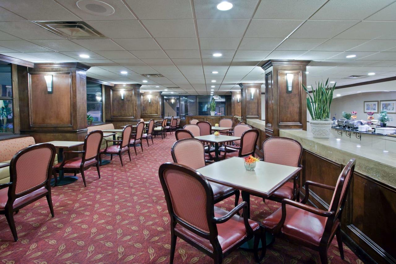 La Quinta By Wyndham Downtown Conference Center - thumb 10