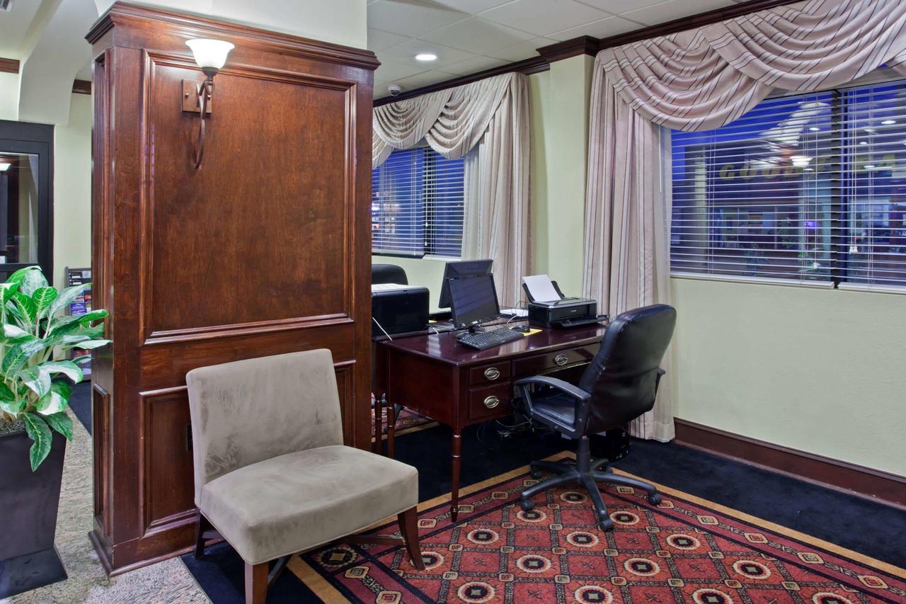 La Quinta By Wyndham Downtown Conference Center - thumb 28