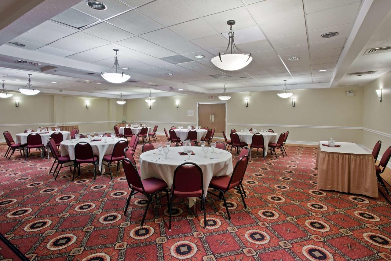 La Quinta By Wyndham Downtown Conference Center - thumb 23