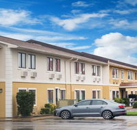 Super 8 by Wyndham Jonesboro - Accommodation Rooms