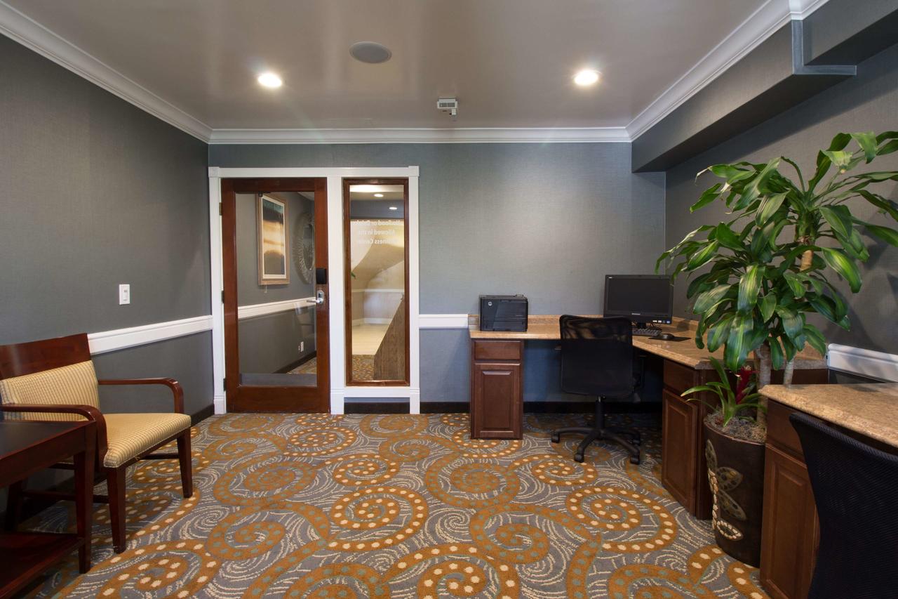 Best Western Plus Carpinteria Inn - thumb 31