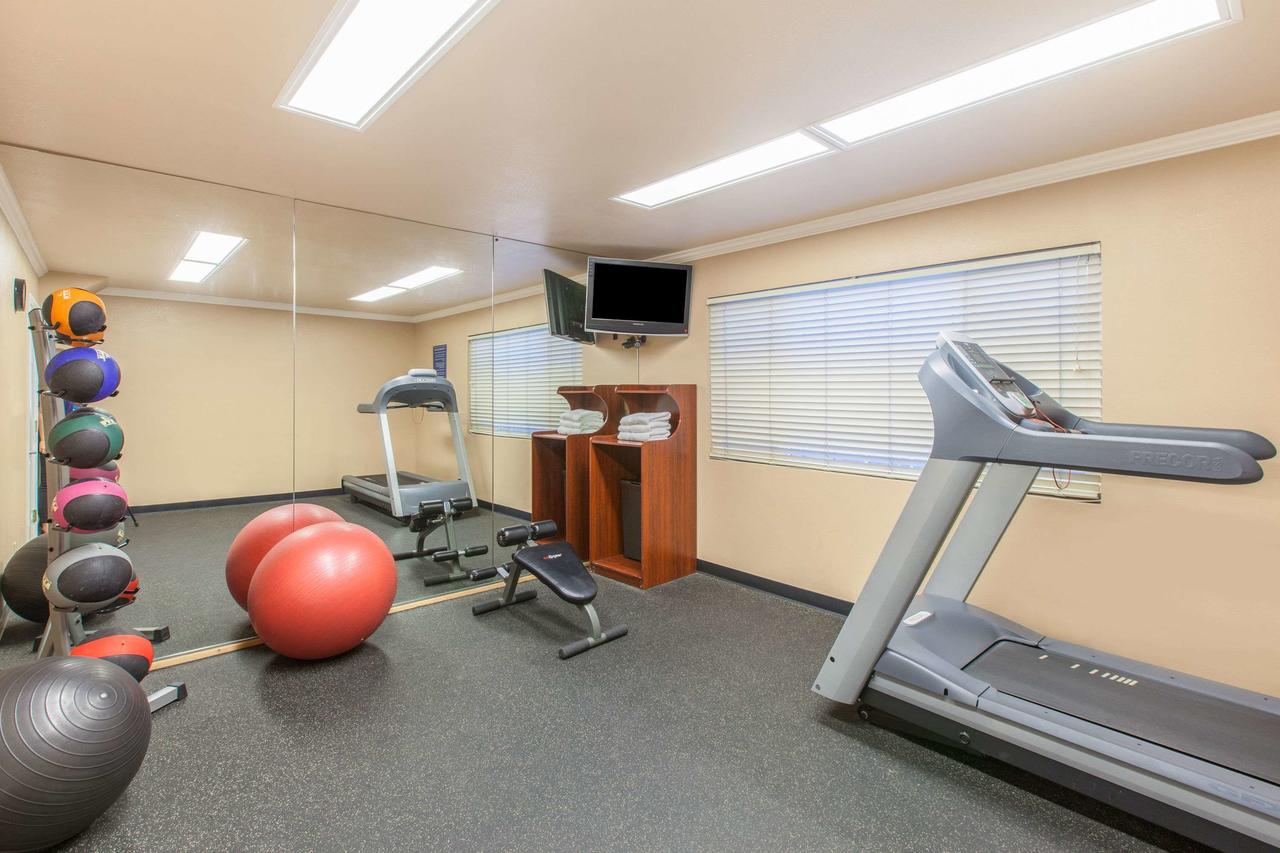 Days Inn By Wyndham Camarillo - Ventura - thumb 33