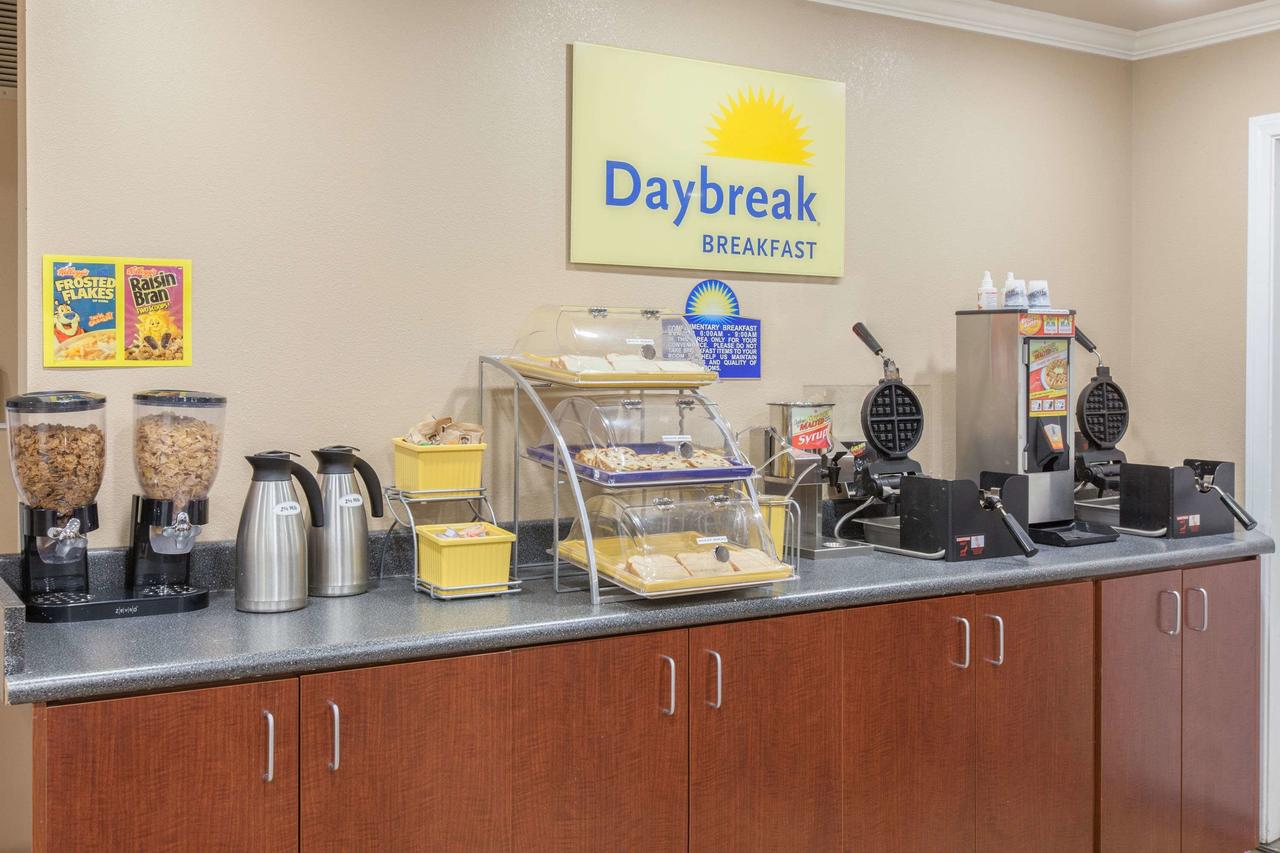 Days Inn By Wyndham Camarillo - Ventura - thumb 19