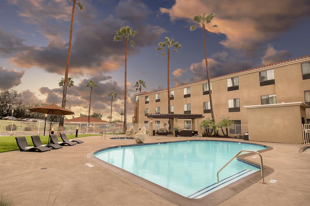 Holiday Inn Express Hotel & Suites Carlsbad Beach - thumb 1