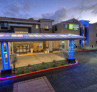 Holiday Inn Express Hotel  Suites Carlsbad Beach - Accommodation Rooms