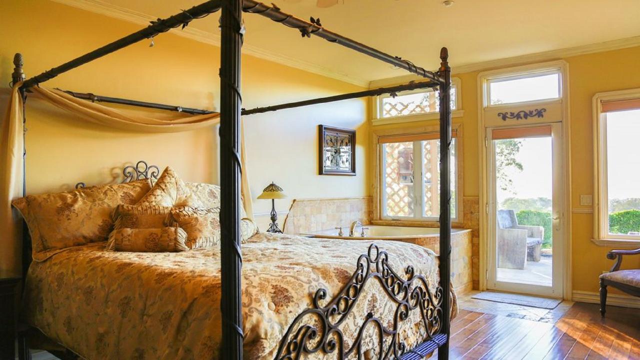 High Ridge Manor - thumb 2