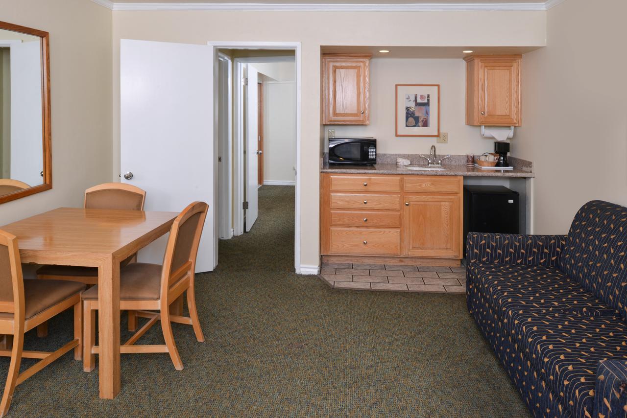 Edgewater Inn And Suites - thumb 22