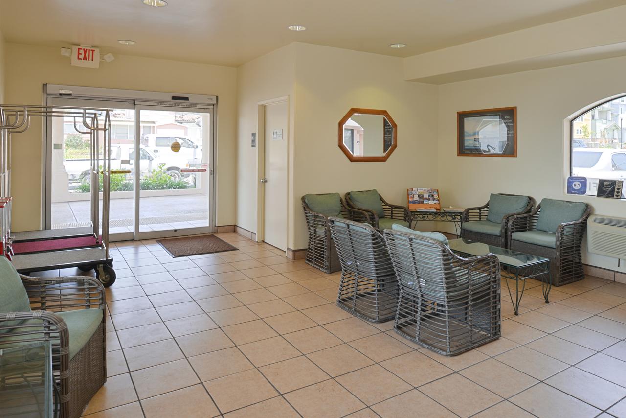 Edgewater Inn And Suites - thumb 12