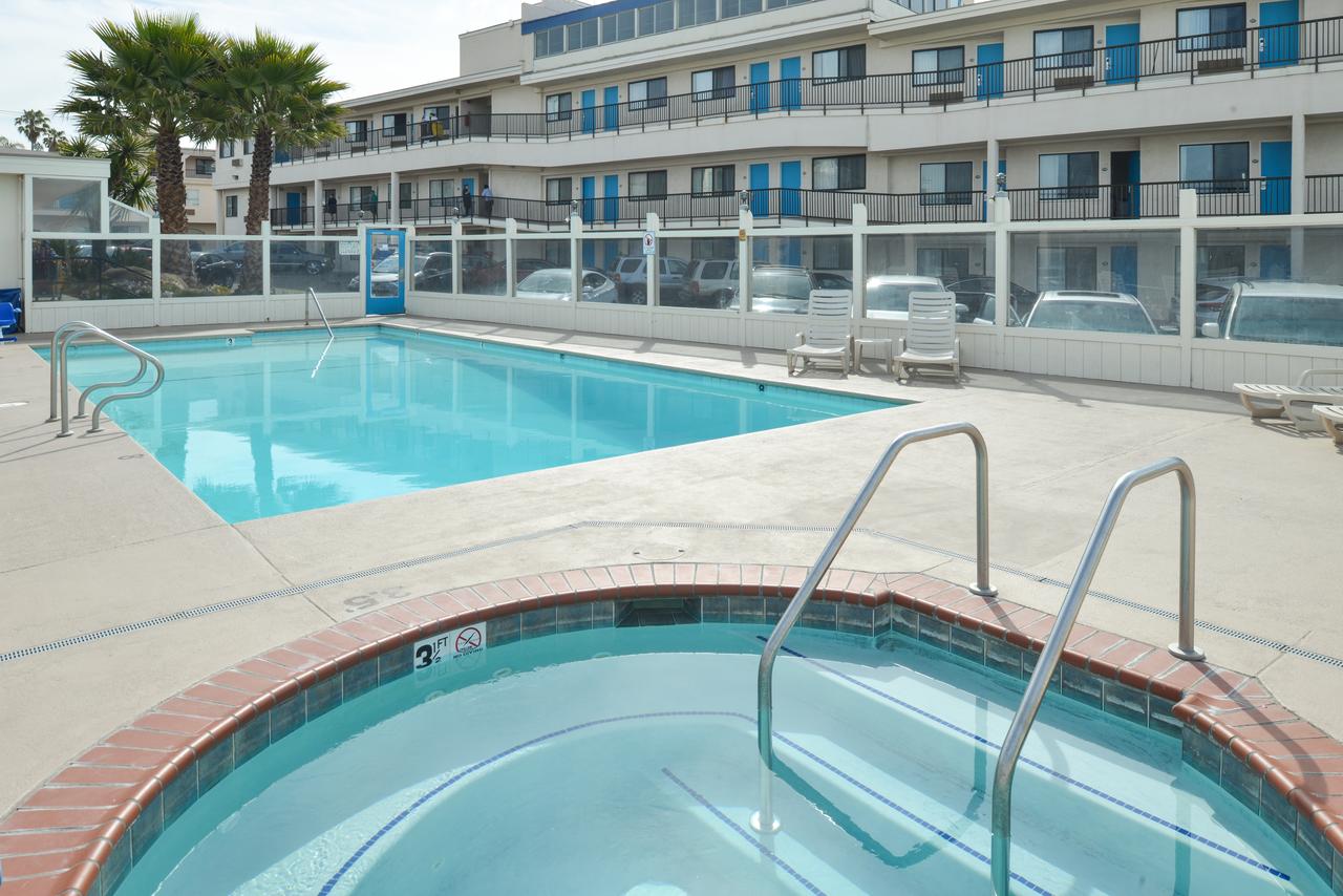 Edgewater Inn And Suites - thumb 2