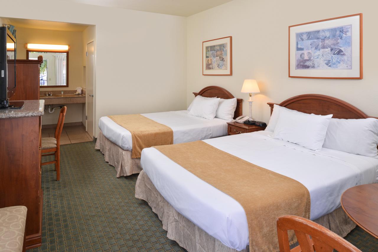 Edgewater Inn And Suites - thumb 21