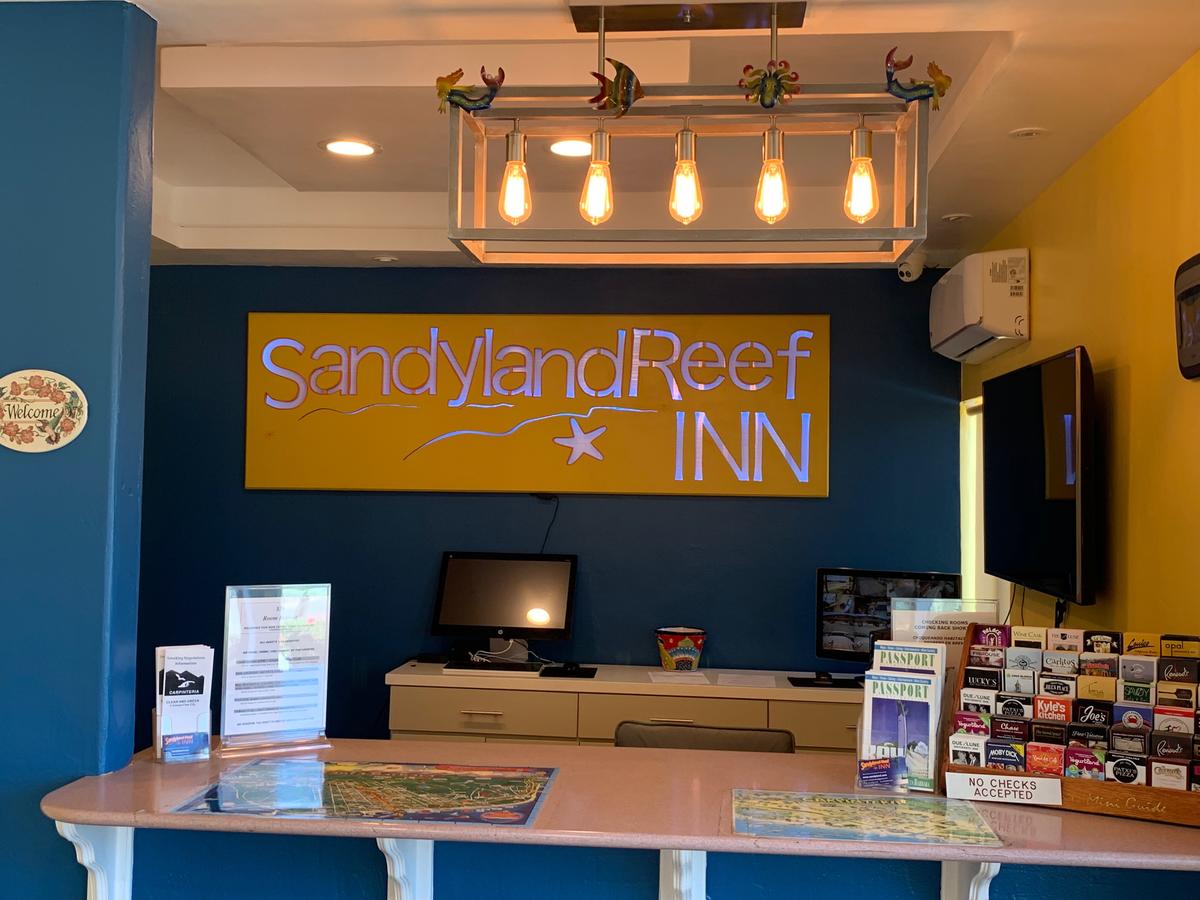 Sandyland Reef Inn - thumb 1