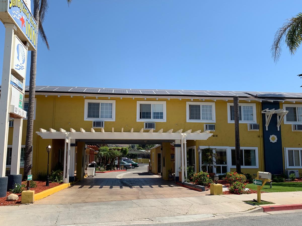 Sandyland Reef Inn - thumb 0