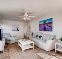 9 Blocks to the Beach from this Beautiful Beach Bungalow - Accommodation Rooms