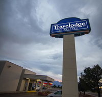 Travelodge by Wyndham Colorado Springs Airport/Peterson AFB - Accommodation Rooms