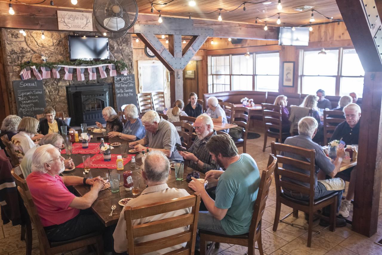 Arrowhead Mountain Lodge - thumb 23