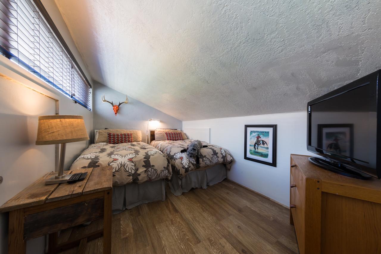 Snowcrest 22 Rustic Modern Retreat - thumb 11