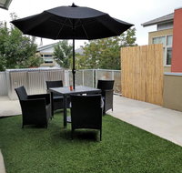 Groovy Suite with Amazing Rooftop Patio Near OTFC - Accommodation Rooms
