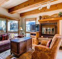 Updated 2 Br With View Of Lifts Condo - Accommodation Rooms