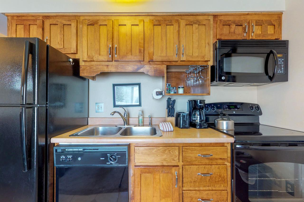 Gothic Getaway - thumb 6