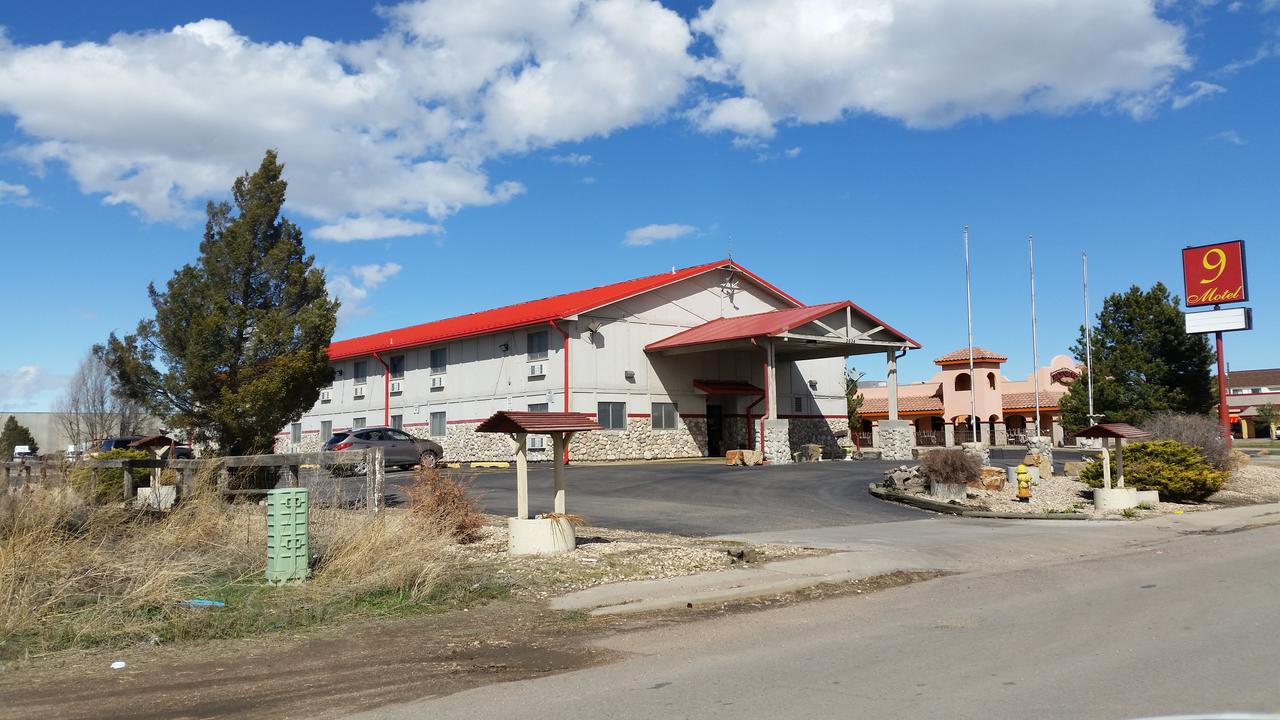 9 Motel - thumb 0
