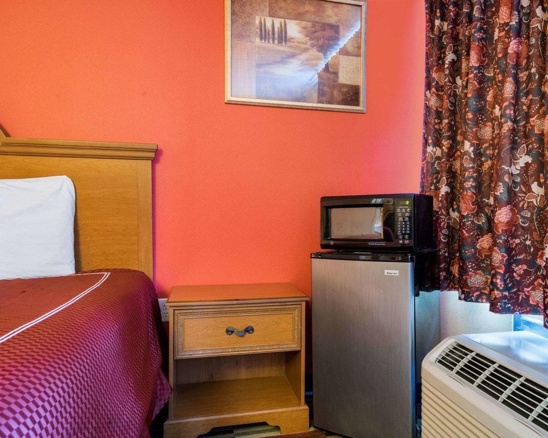 Rodeway Inn Newark - thumb 20