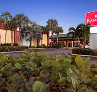 Ramada by Wyndham Naples - Accommodation Rooms