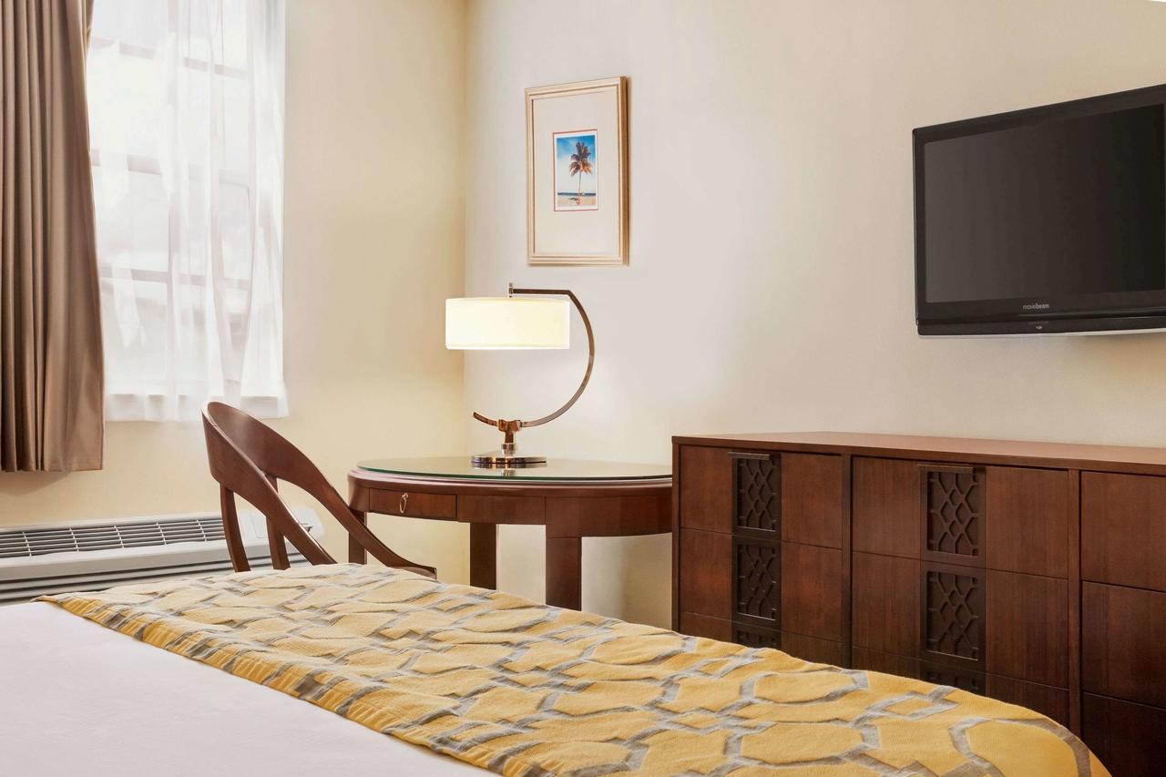 Baymont By Wyndham Florida City - thumb 32