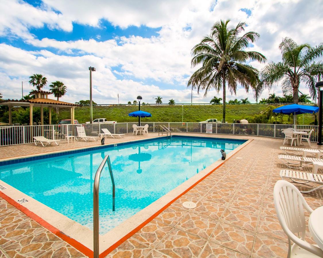 Baymont By Wyndham Florida City - thumb 24