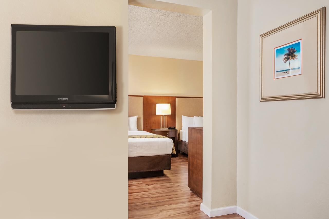 Baymont By Wyndham Florida City - thumb 10