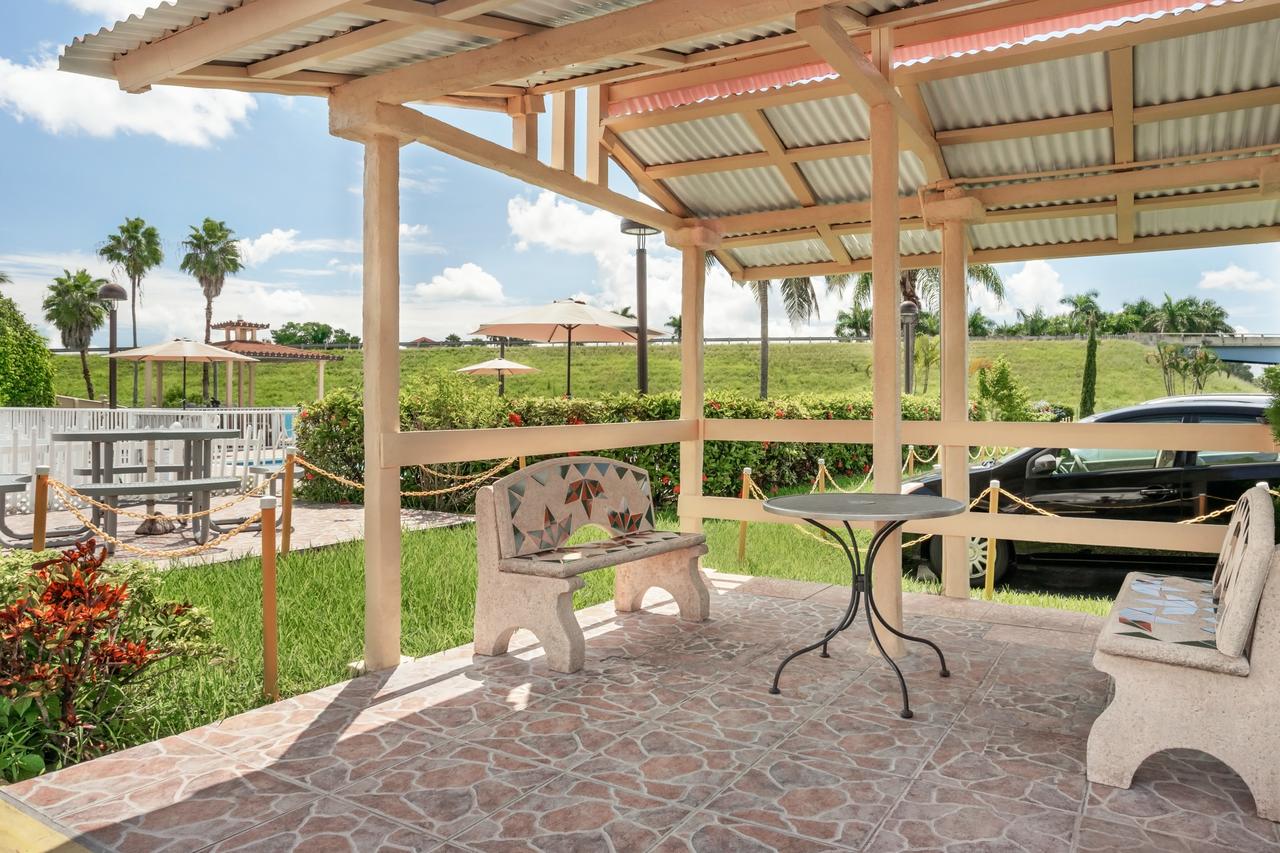 Baymont By Wyndham Florida City - thumb 5