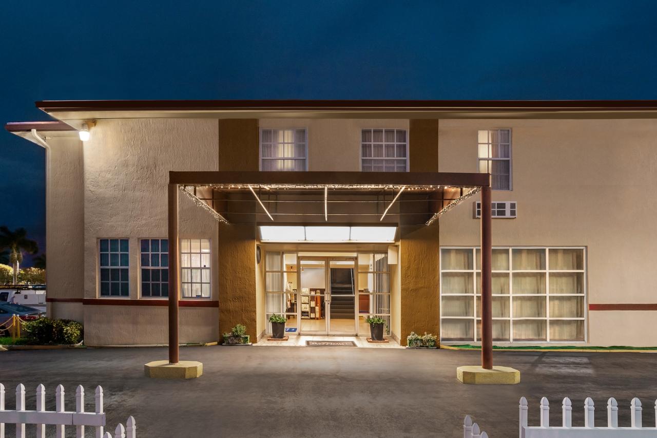 Baymont By Wyndham Florida City - thumb 6