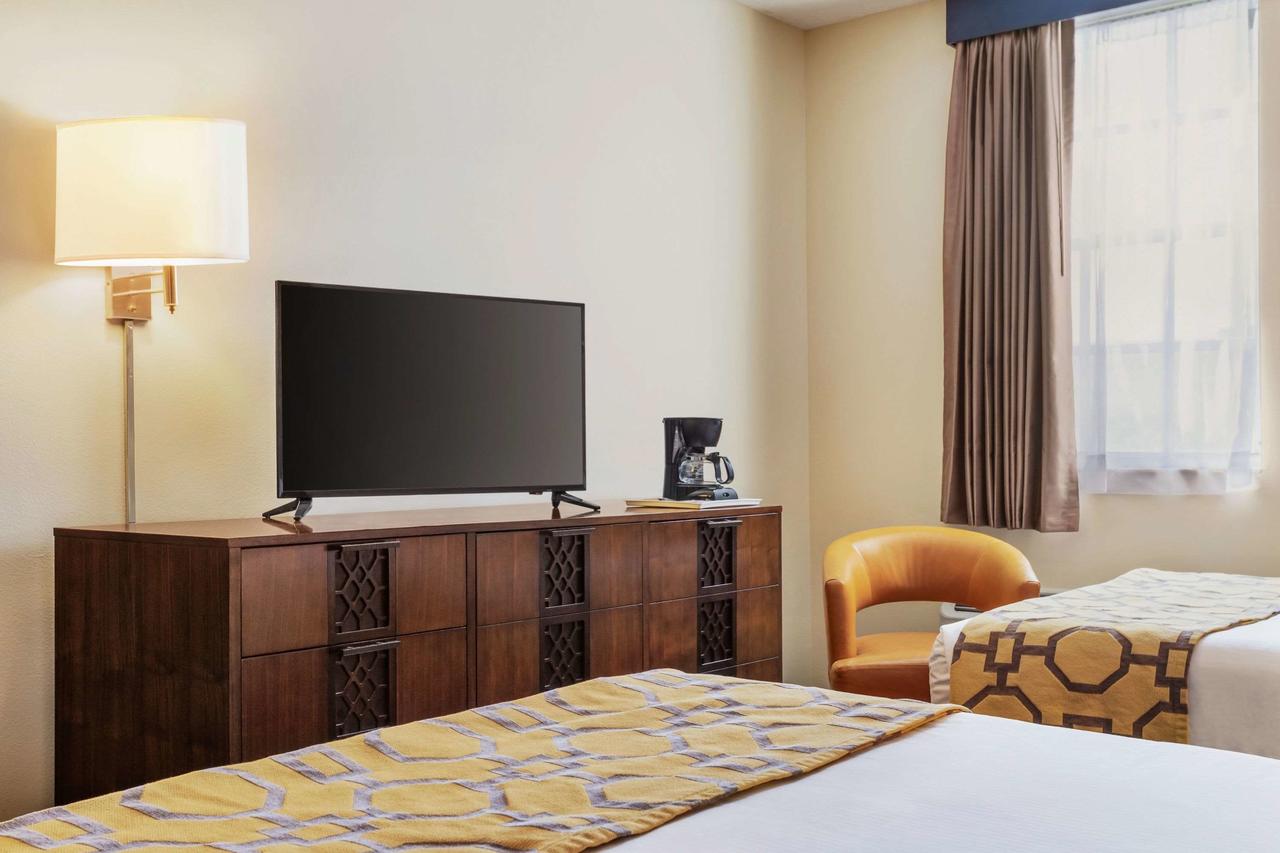 Baymont By Wyndham Florida City - thumb 44