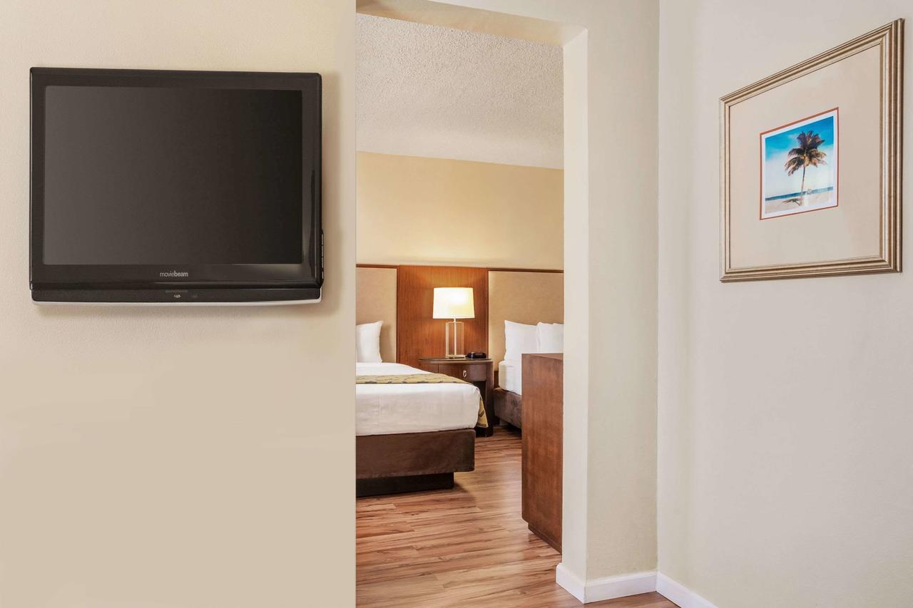 Baymont By Wyndham Florida City - thumb 36