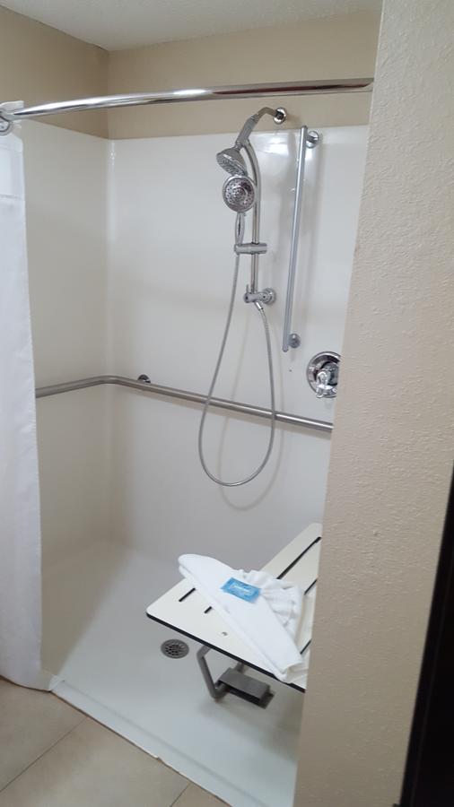 Holiday Inn Express Hotel & Suites Orange City - thumb 20